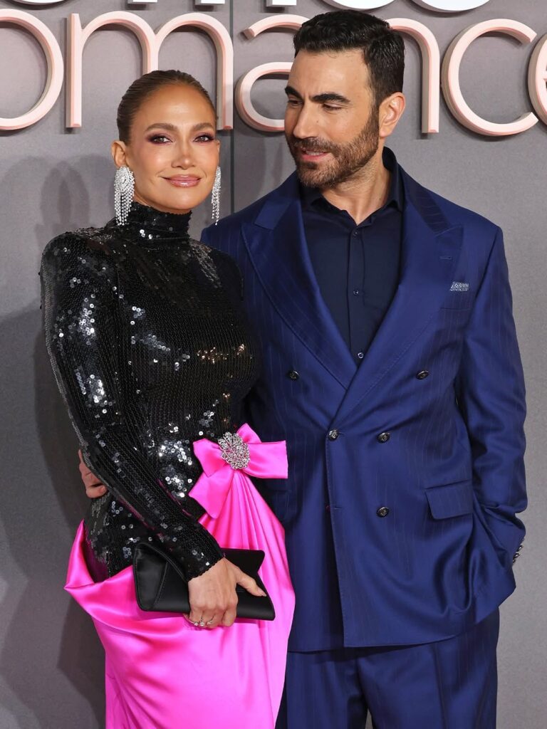 Se intensifican los rumores de noviazgo entre JLo y su compañero en la nueva película “Office Romance” - Noticias de hoy en República Dominicana | De Último Minuto