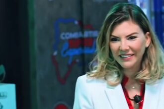 Laura de la Nuez llegó a dar clases de etiqueta y protocolo a los participantes de Planeta Alofoke