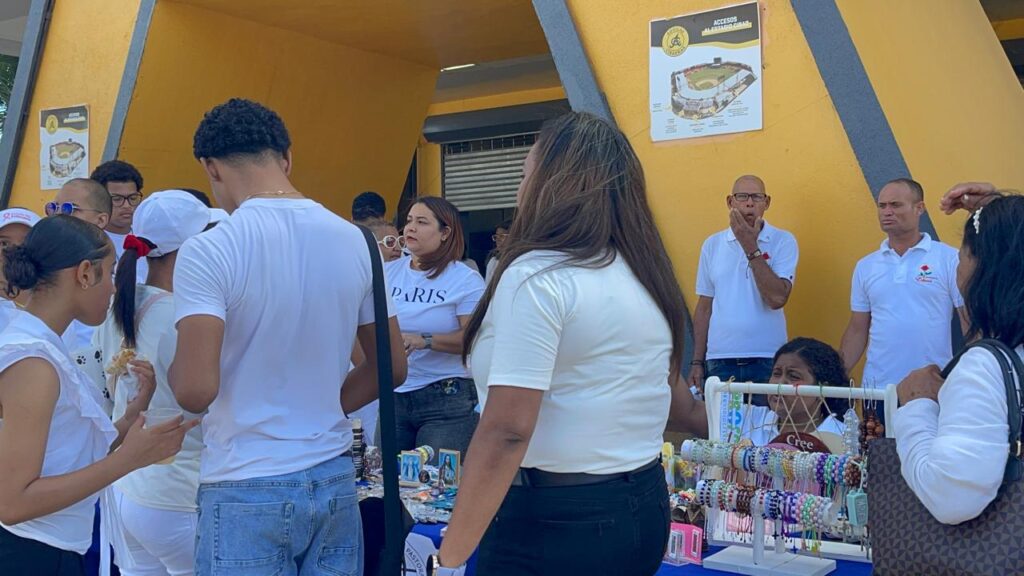 Corpus Christi congrega a miles de fieles y dispara las ventas de comerciantes informales en Santiago | 2 | Corpus Christi congrega a miles de fieles y dispara las ventas de comerciantes informales en Santiago - Noticias de hoy en República Dominicana | De Último Minuto