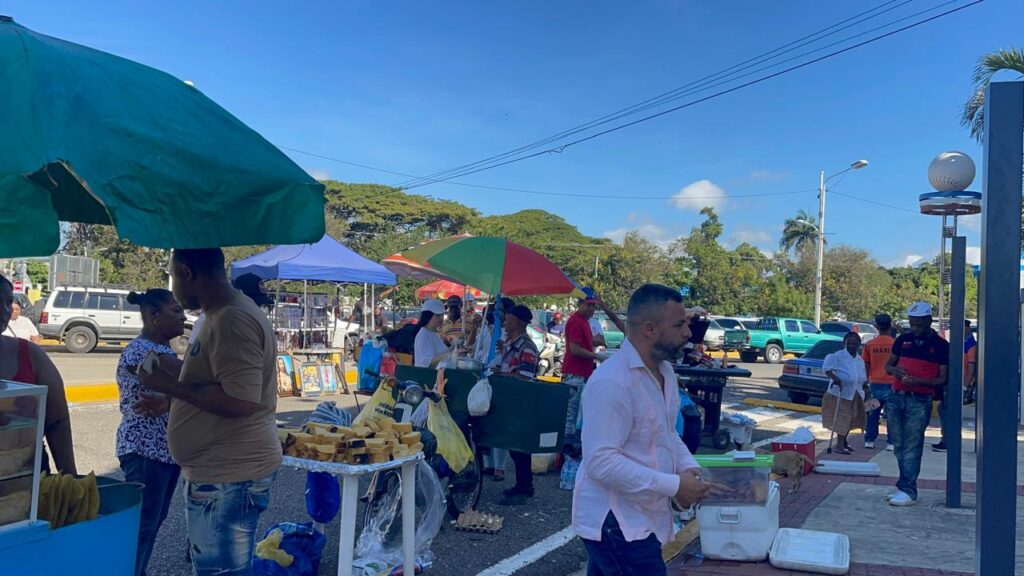 Corpus Christi congrega a miles de fieles y dispara las ventas de comerciantes informales en Santiago | 3 | Corpus Christi congrega a miles de fieles y dispara las ventas de comerciantes informales en Santiago - Noticias de hoy en República Dominicana | De Último Minuto