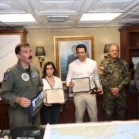 Ministro Collado y embajadora Leah Campos visitan el portaaviones USS Nimitz