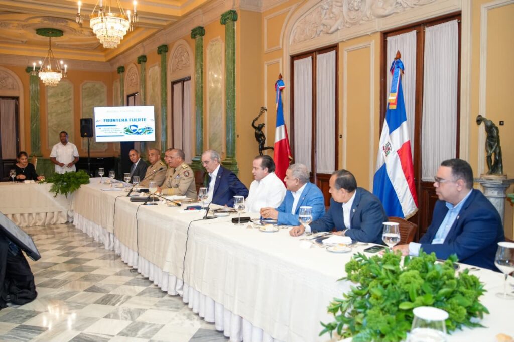 Abinader anuncia más seguridad y desarrollo en la frontera | 2 | Abinader anuncia más seguridad y desarrollo en la frontera - Noticias de hoy en República Dominicana | De Último Minuto
