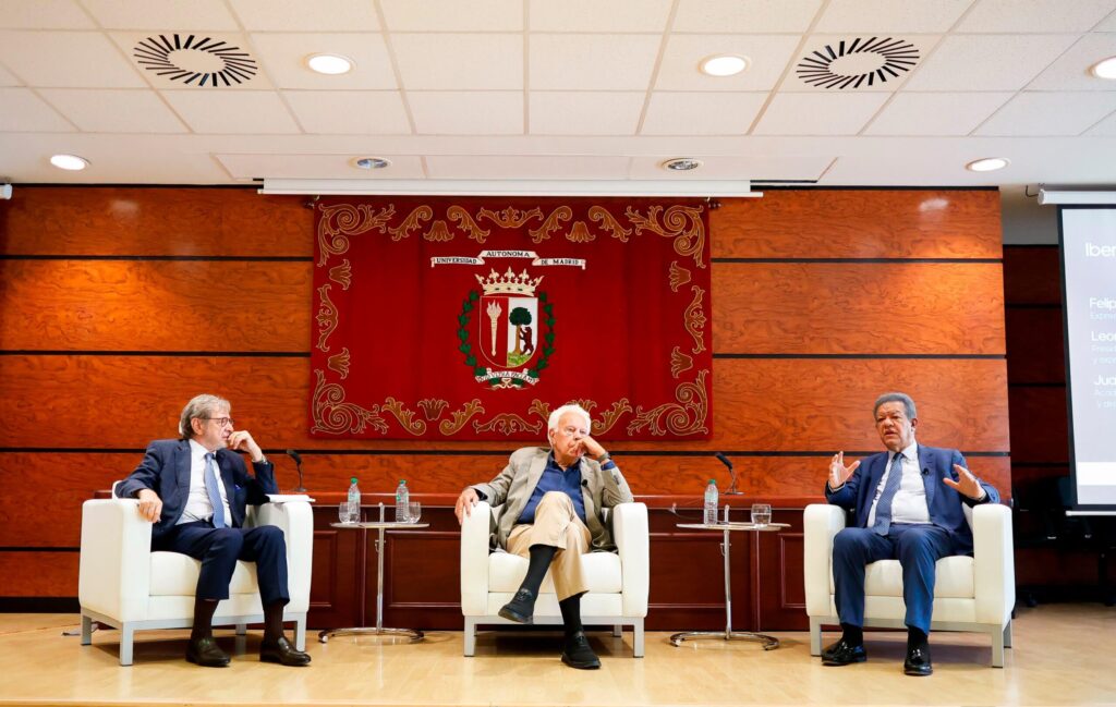 Leonel Fernández y Felipe González advierten sobre incertidumbre global y abogan por fortalecer la unidad iberoamericana | 3 | Leonel Fernández y Felipe González advierten sobre incertidumbre global y abogan por fortalecer la unidad iberoamericana - Noticias de hoy en República Dominicana | De Último Minuto
