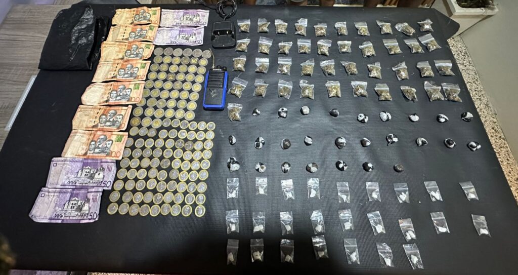 Policía ocupa drogas y detiene a tres personas en La Vega - Noticias de hoy en República Dominicana | De Último Minuto
