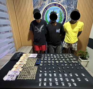 Policía ocupa drogas y detiene a tres personas en La Vega