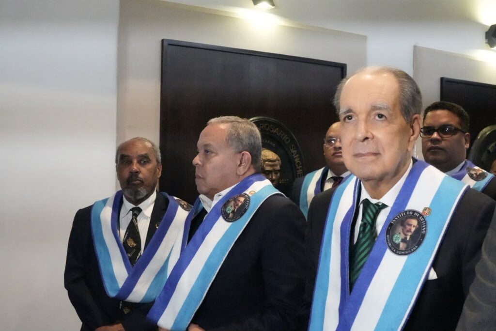 Instituto Duartiano juramenta nuevos miembros de honor y reafirma defensa de los símbolos patrios | 1 | Instituto Duartiano juramenta nuevos miembros de honor y reafirma defensa de los símbolos patrios - Noticias de hoy en República Dominicana | De Último Minuto