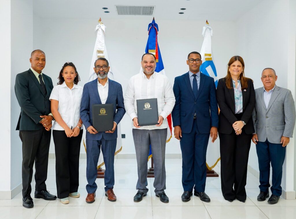 Defensor del Pueblo y Defensa Civil firman acuerdo para fortalecer protección de derechos humanos en emergencias | 4 | Defensor del Pueblo y Defensa Civil firman acuerdo para fortalecer protección de derechos humanos en emergencias - Noticias de hoy en República Dominicana | De Último Minuto