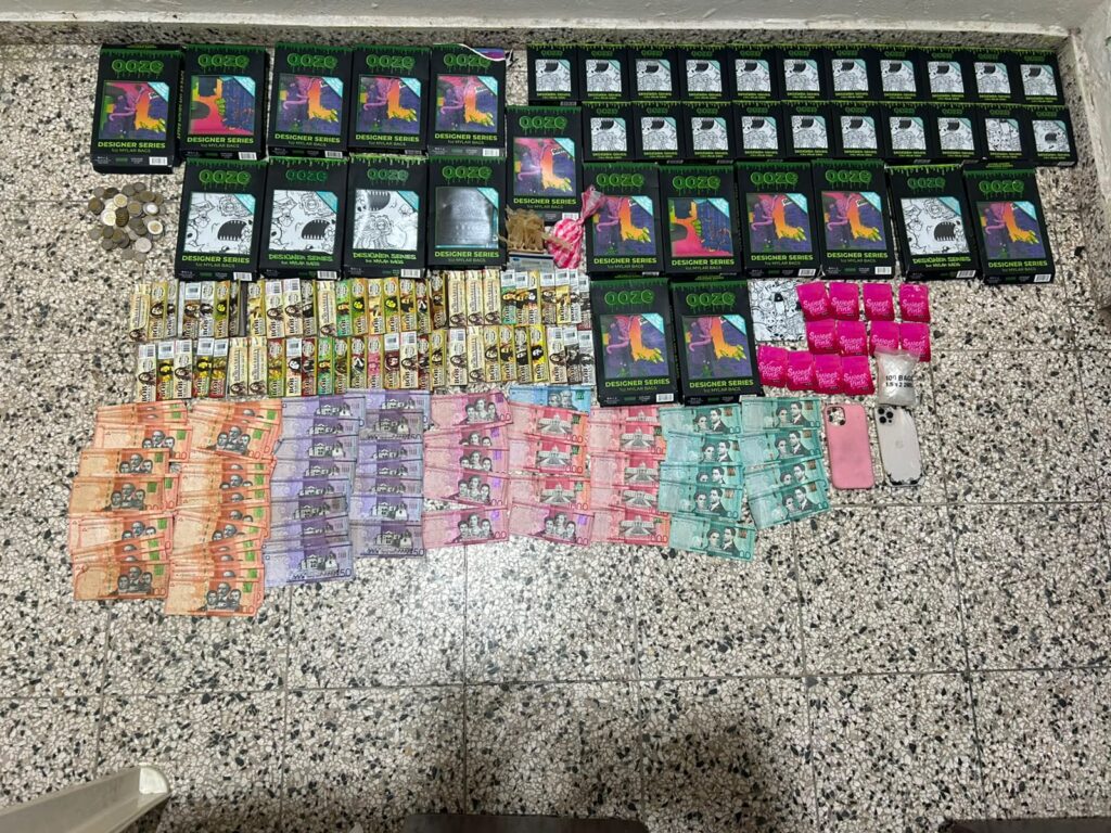Policía ocupa presunta droga, dinero y equipos en allanamiento en La Vega - Noticias de hoy en República Dominicana | De Último Minuto