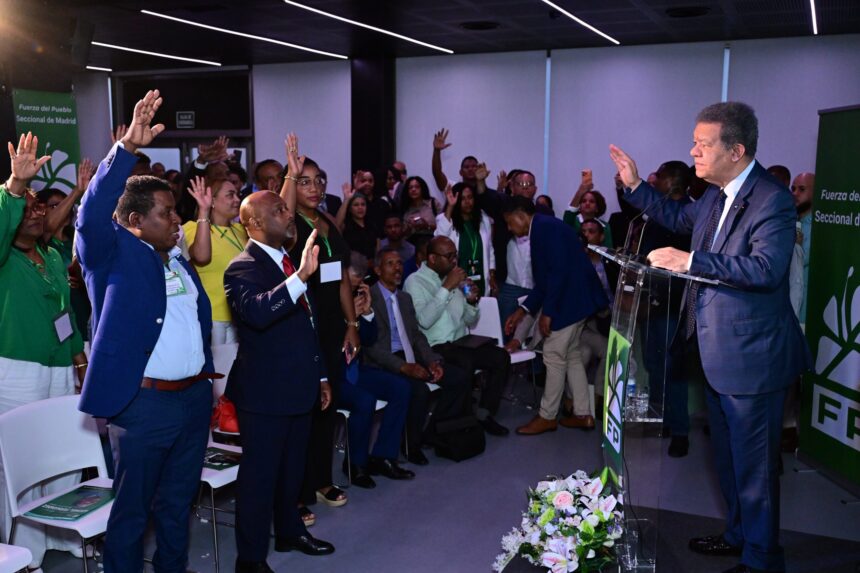 Leonel juramenta dirigentes del PRM, PLD y PED en masivo acto en Madrid