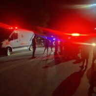 Ambulancia del 9-1-1 colisiona con un motorista frente al Santuario de Bayaguana