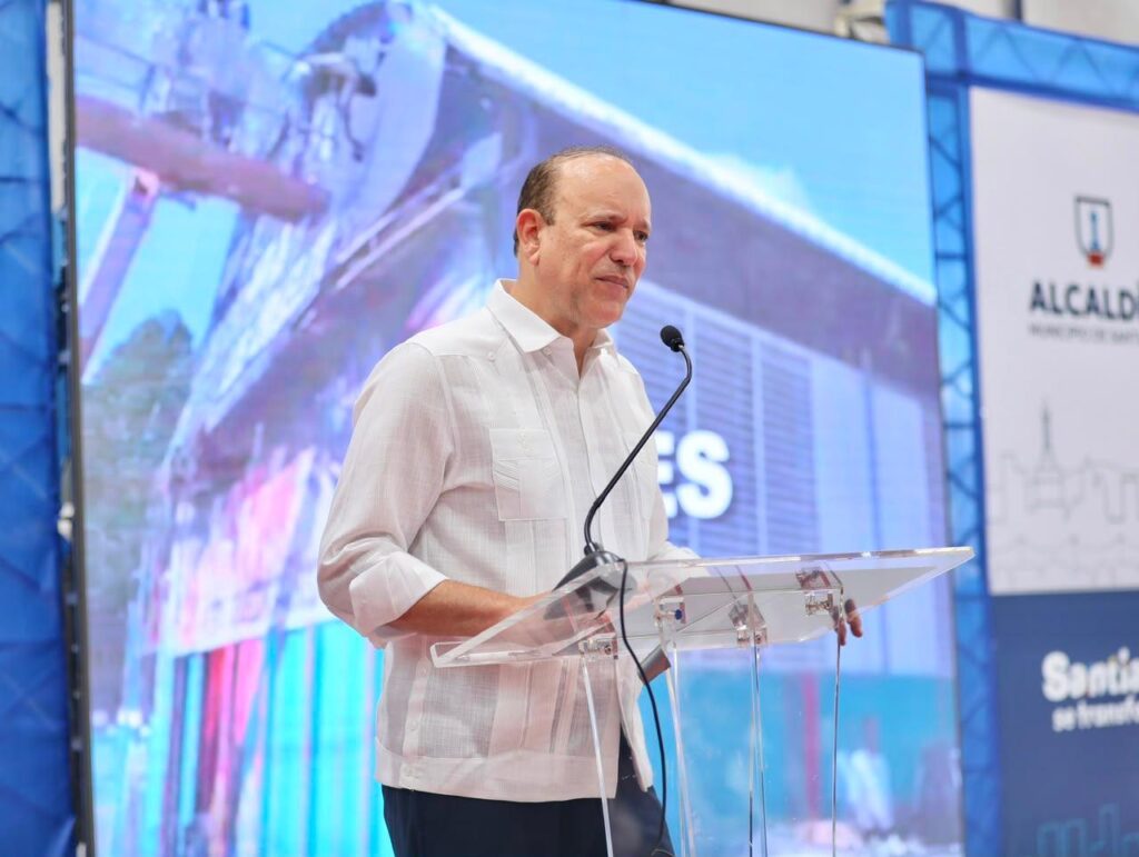 Presidente Abinader y Ulises Rodríguez entregan remozado techado de Los Ciruelitos - Noticias de hoy en República Dominicana | De Último Minuto