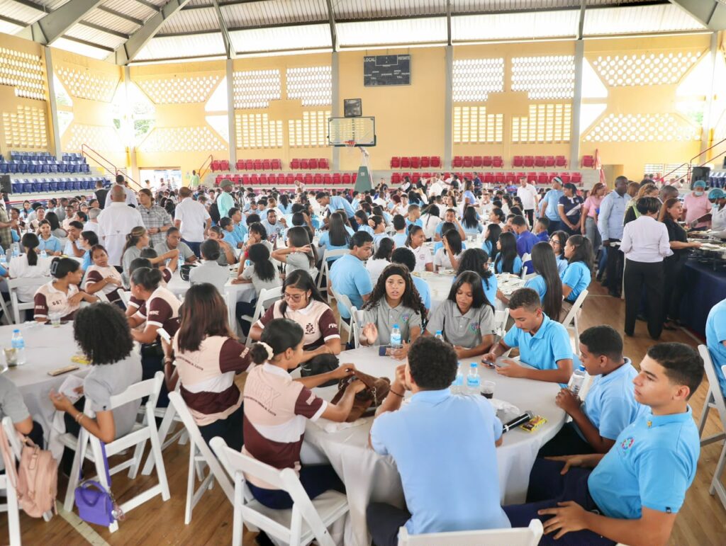 Presidente Abinader dispone que el Mescyt evalúe desde quinto de bachillerato las solicitudes de becas | 4 | Presidente Abinader dispone que el Mescyt evalúe desde quinto de bachillerato las solicitudes de becas - Noticias de hoy en República Dominicana | De Último Minuto