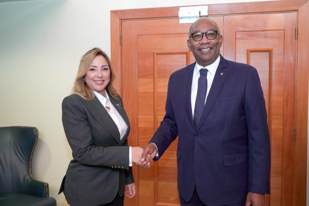 UASD reconoce a Kathleen Martínez como Profesora Honoraria por sus aportes a la arqueología - Noticias de hoy en República Dominicana | De Último Minuto