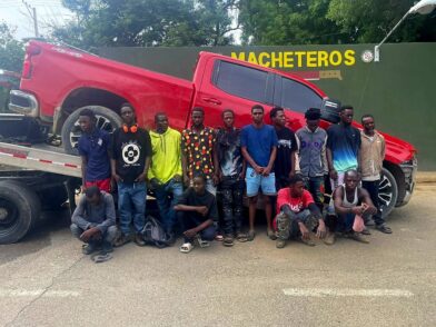 Tras persecución Ejército detiene camioneta con 14 haitianos indocumentados en Esperanza - Noticias de hoy en República Dominicana | De Último Minuto