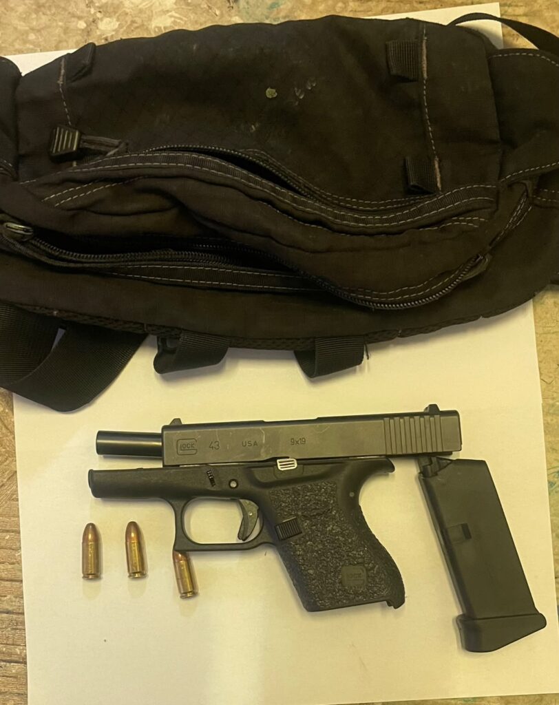 DICRIM ocupa pistola Glock 9 mm durante allanamiento en La Vega - Noticias de hoy en República Dominicana | De Último Minuto