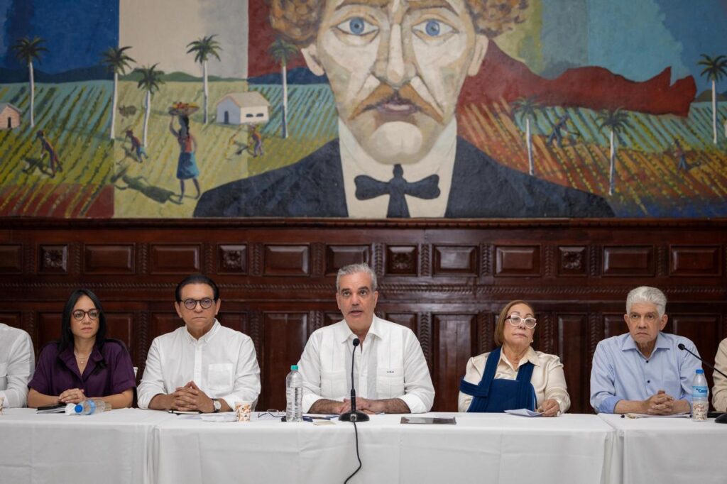 Abinader se reúne con líderes comunitarios y evalúa avances de obras clave en Santiago - Noticias de hoy en República Dominicana | De Último Minuto