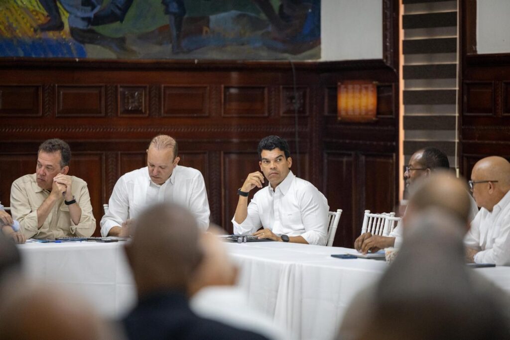 Abinader se reúne con líderes comunitarios y evalúa avances de obras clave en Santiago - Noticias de hoy en República Dominicana | De Último Minuto