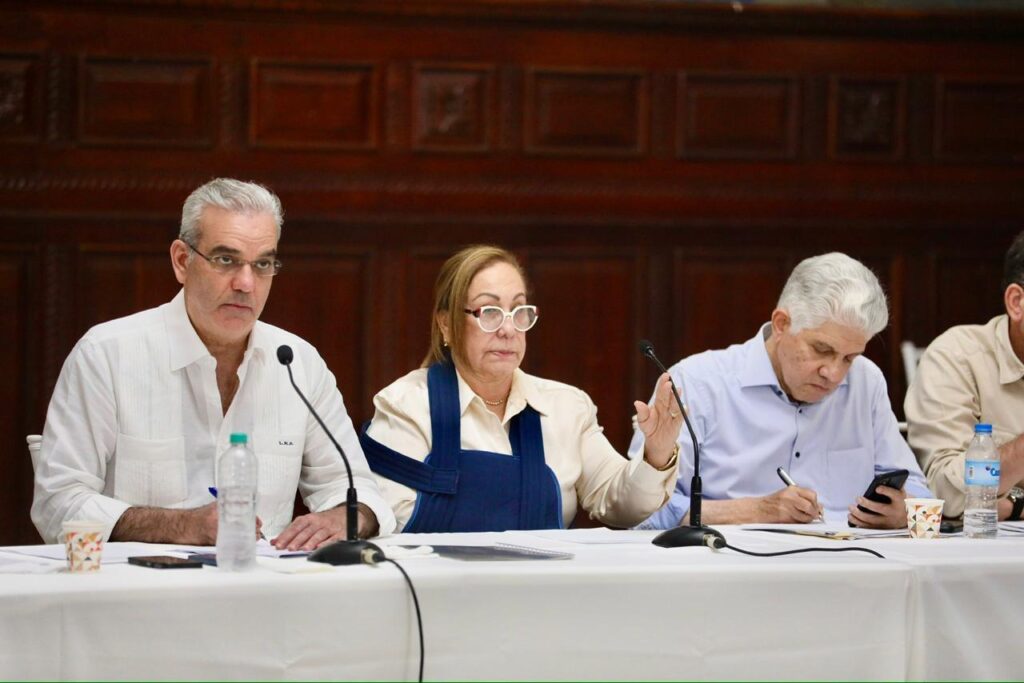 Abinader se reúne con líderes comunitarios y evalúa avances de obras clave en Santiago - Noticias de hoy en República Dominicana | De Último Minuto