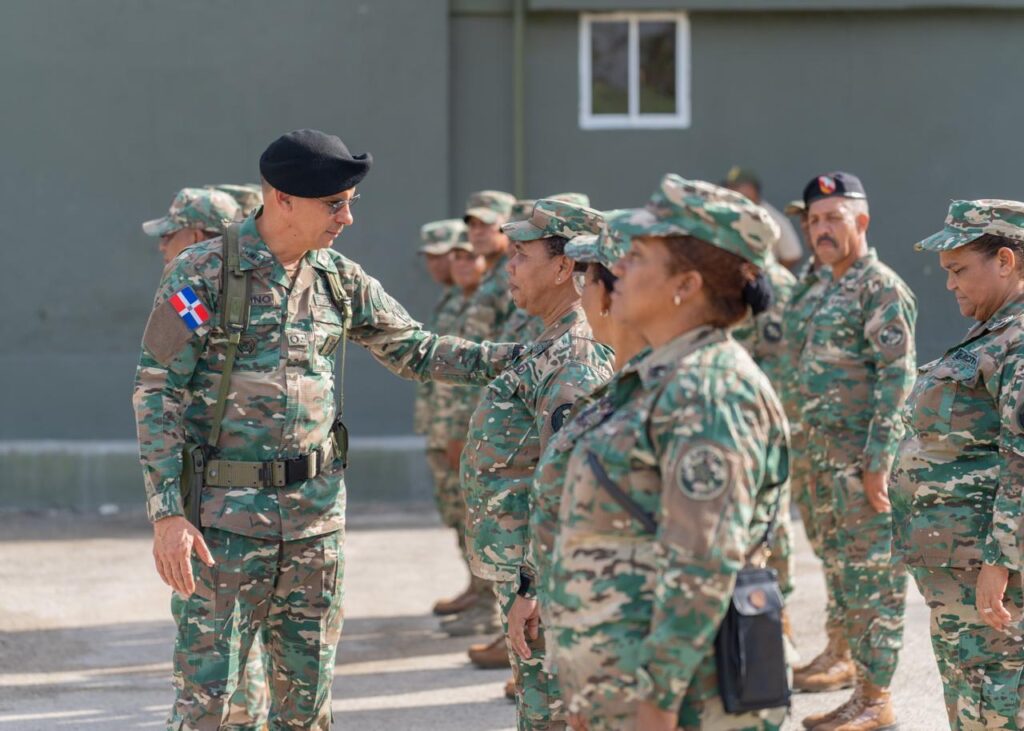 Comandante del Ejército supervisa puestos fronterizos y refuerza vigilancia en la frontera sur - Noticias de hoy en República Dominicana | De Último Minuto