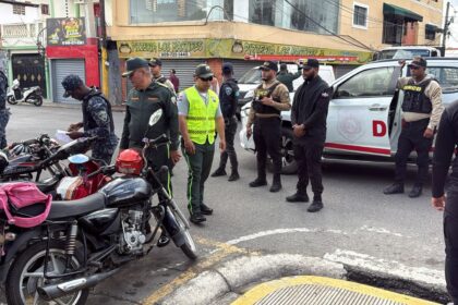 Policía e INTRANT intervienen paradas de motoconchos en SFM