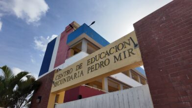 Comunidad educativa de centro en artes Pedro Mir reclama nombramiento de director tras un año sin titular