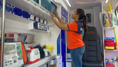 Gobernación entrega ambulancia a la Defensa Civil de Santiago