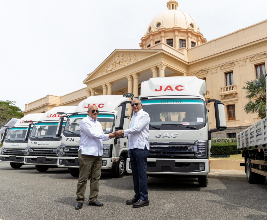Gobierno incorpora 30 nuevos camiones para ampliar capacidad operativa del Inespre | 1 | Gobierno incorpora 30 nuevos camiones para ampliar capacidad operativa del Inespre - Noticias de hoy en República Dominicana | De Último Minuto