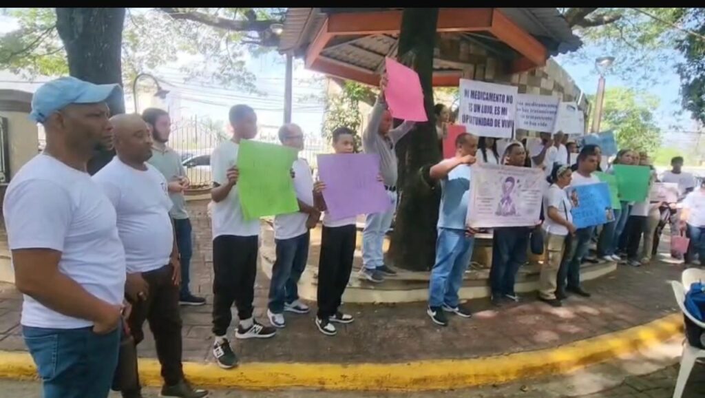Pacientes con colitis y Crohn denuncian crisis por falta de medicamentos de alto costo en Santiago - Noticias de hoy en República Dominicana | De Último Minuto