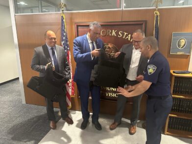 Nueva York dona 849 chalecos antibalas a la Policía Nacional y la DNCD
