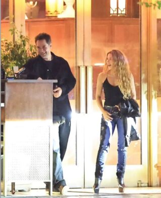 Shakira y el actor mexicano Manuel García-Rulfo desatan rumores de romance tras ser captados fuera de un hotel - Noticias de hoy en República Dominicana | De Último Minuto