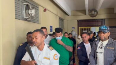 Operación XL526: Trasladan a sala de audiencia a los 10 imputados para conocer medida de coerción - Noticias de hoy en República Dominicana | De Último Minuto