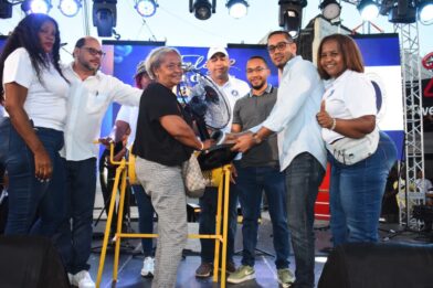 Madres participan en celebración organizada por vicealcalde Freilin Urbáez en San Luis