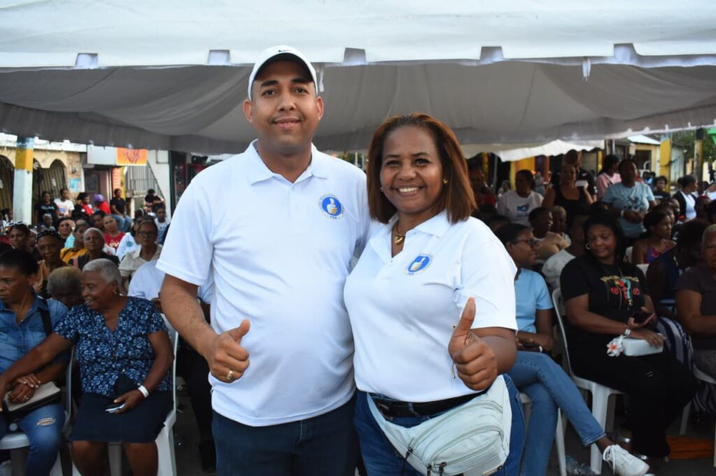 Madres participan en celebración organizada por vicealcalde Freilin Urbáez en San Luis - Noticias de hoy en República Dominicana | De Último Minuto