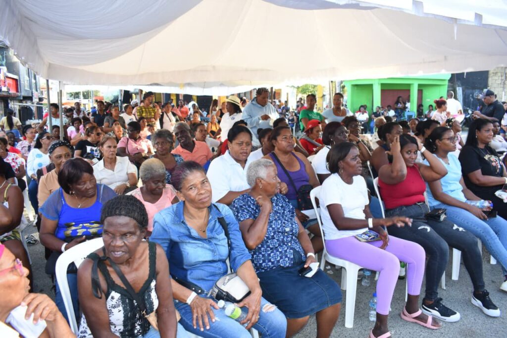 Madres participan en celebración organizada por vicealcalde Freilin Urbáez en San Luis - Noticias de hoy en República Dominicana | De Último Minuto