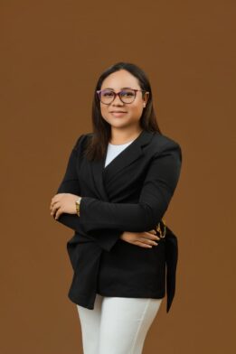 La joven Locutora de San Cristóbal Francisca Frías anuncia lanzamiento de su primer libro