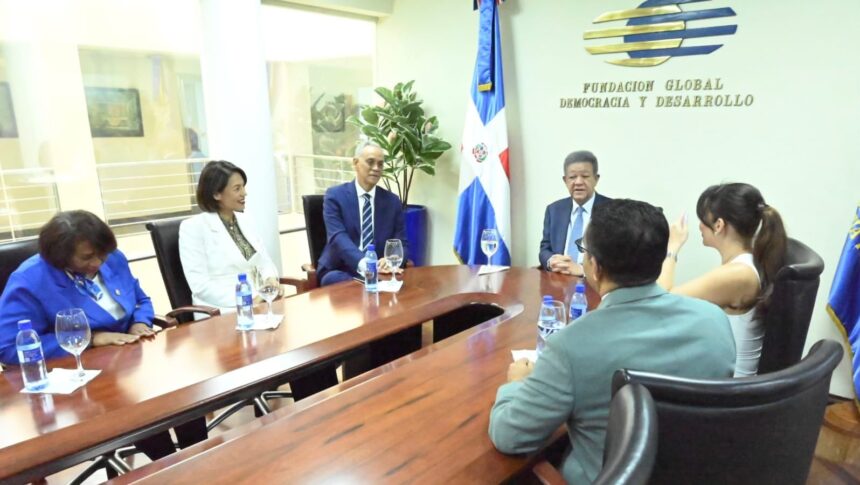 Fernández se reúne con presidenta del Parlacen en Funglode