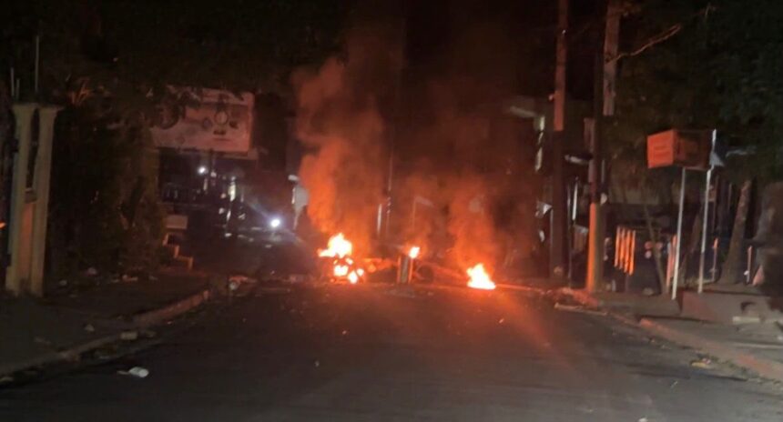 Peralvillo protesta por prolongados apagones a pocas horas de la visita del presidente