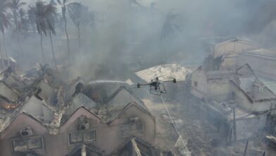 Bomberos logran contener avance del incendio en hotel de Bayahíbe; una persona fue trasladada - Noticias de hoy en República Dominicana | De Último Minuto