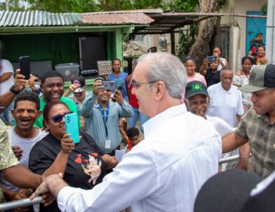 Abinader inaugurará este sábado en la provincia de Monte Plata dos carreteras y un techado escolar - Noticias de hoy en República Dominicana | De Último Minuto