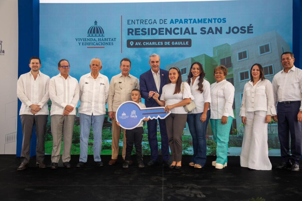 Banreservas financia 700 viviendas del residencial San José entregadas por Abinader | 2 | Banreservas financia 700 viviendas del residencial San José entregadas por Abinader - Noticias de hoy en República Dominicana | De Último Minuto