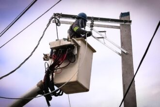 EDEESTE anuncia medidas para mejorar el servicio eléctrico en Brisas del Este, Los Frailes y zonas cercanas