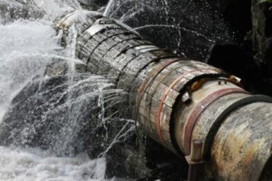 Rotura de tubería deja sin agua potable a varias comunidades en Barahona