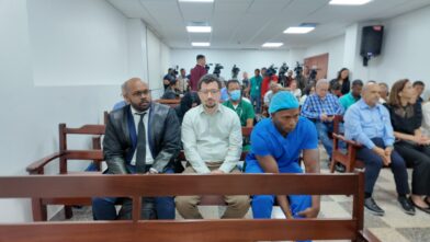 Vestido de camisa Jean Andrés Pumarol vuelve al tribunal por caso de homicidio que conmocionó Naco