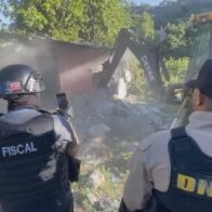 DNCD desmantela punto de drogas y derriba vivienda usada para microtráfico en Guayabal