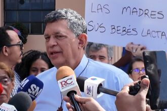 Sacerdote respalda eliminación del protocolo migratorio en hospitales y denuncia presuntos abusos
