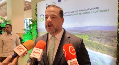 Ministro de Medio Ambiente espera incendio en Sierra de Bahoruco quede controlado en las próximas 72 horas