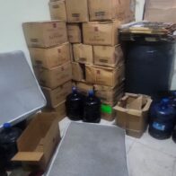 Policía desmantela fábrica clandestina de bebidas adulteradas en Los Alcarrizos - Noticias de hoy en República Dominicana | De Último Minuto