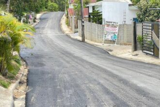Ministerio de Obras Públicas y Alcaldía de Las Terrenas inician asfaltado en comunidades del municipio