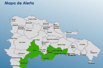 COE emite alerta verde para seis provincias por lluvias asociadas a onda tropical