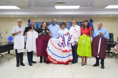 Entregan insumos a grupos culturales previo a la gala “Profesor del Año” en el Teatro Nacional - Noticias de hoy en República Dominicana | De Último Minuto